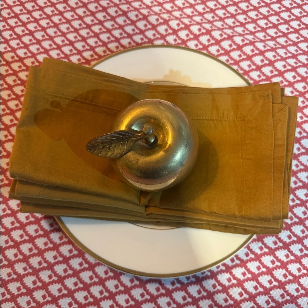 Crate and Barrel set of 6 Gold Ravenna napkins 20x20